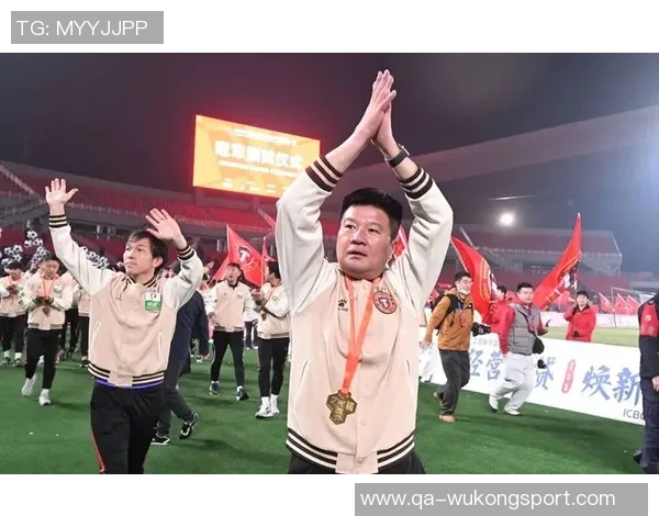 中甲第26轮前瞻辽宁铁人主帅李金羽携球员许东出席新闻发布会分享备战心得